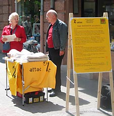 Privatisierungszeitug Mannheimer Attacies informieren über die Privatierung ihren Stadt