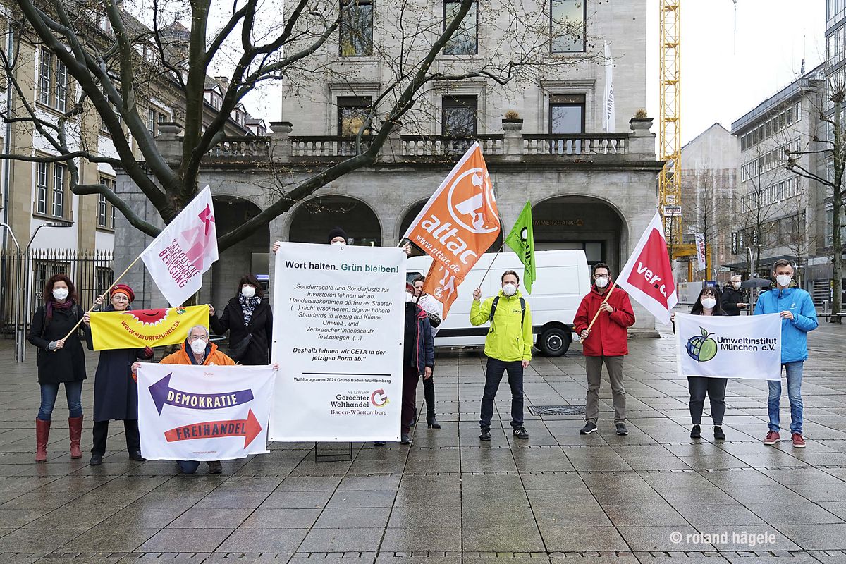 Auf dem Foto vertreten: Netzwerk Gerechter Welthandel BaWü, Naturfreunde, KAB, BUND, Ver.di, Foodwatch und attac.