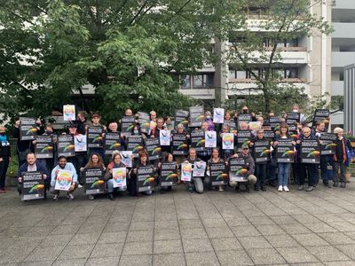 Gruppenbild von der Teilnehmer*innen der Aktivenkonferenz 2022 des Bündnisses "Aufstehen gegen Rassismus"